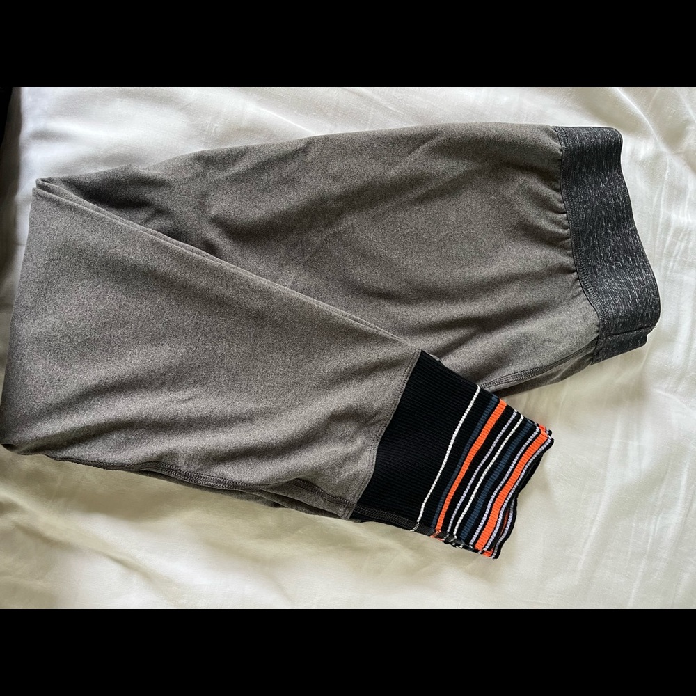 Splendid Grey womens leggings size M with Ribbed striped cuff detail